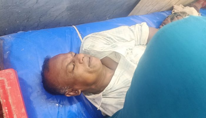 শৈলকুপায় ট্রাকের চাপায় সাবেক কমিশনার সাইফুলের  অবস্থা আশঙ্কাজনক, ঢাকায় স্থানান্তর