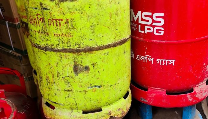 রান্নার খরচে বড় ধাক্কা: এলপিজির দাম এখন ১৯৪০ টাকা