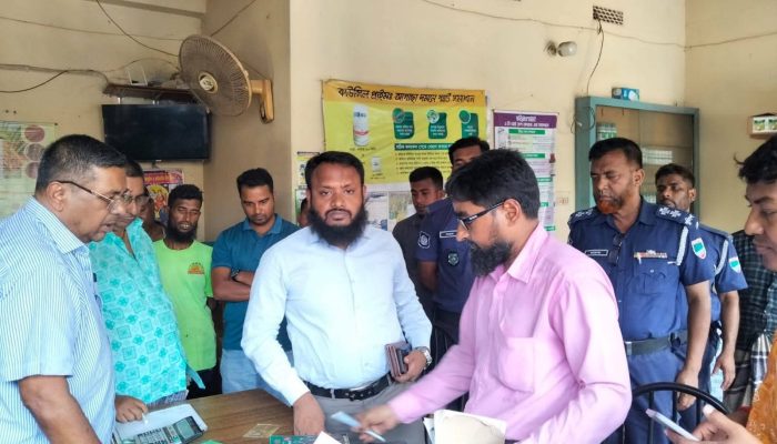 শৈলকুপায় সার মজুদের দায়ে দুই ডিলারকে জরিমানা