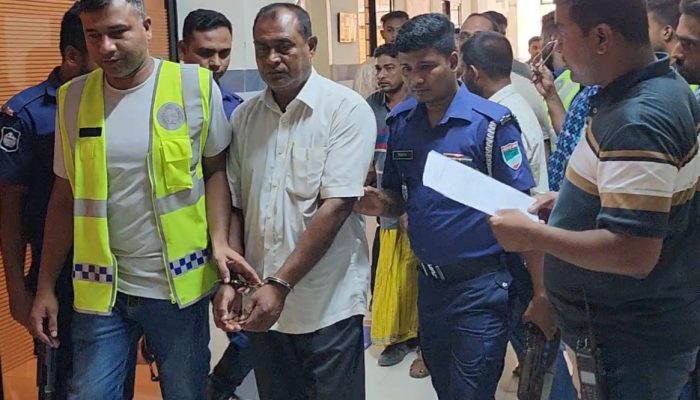 অ্যাম্বুলেন্স দিতে অস্বীকৃতি: চালকের অবহেলার কারণে রোগীর মৃত্যুর অভিযোগ,আর এম ওর অভিযোগে গ্রেফতার চালক।